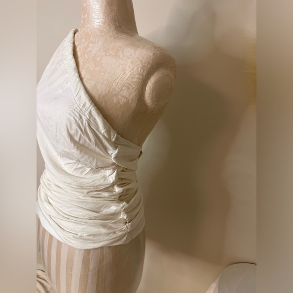 NAKED WARDROBE White Asymmetrical one shoulder Tank Sz L‎ NWT (A0021 B3) - Picture 2 of 7